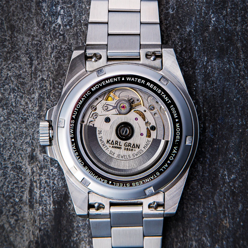 En elegant Karl Gran Vätö Blue,  med naturligt utseende och känsla. Detaljerad utformning med realistiskt bladverk. 2