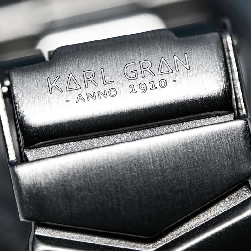 En elegant Karl Gran Vätö Green,  med naturligt utseende och känsla. Detaljerad utformning med realistiskt bladverk. 3